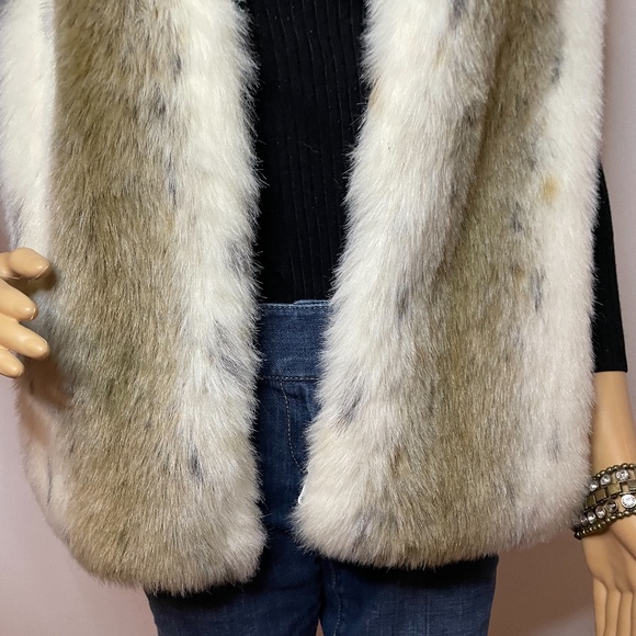 Vintage faux fur cream tan gray zipper mock collared vest with pockets! - Picture 5 of 14